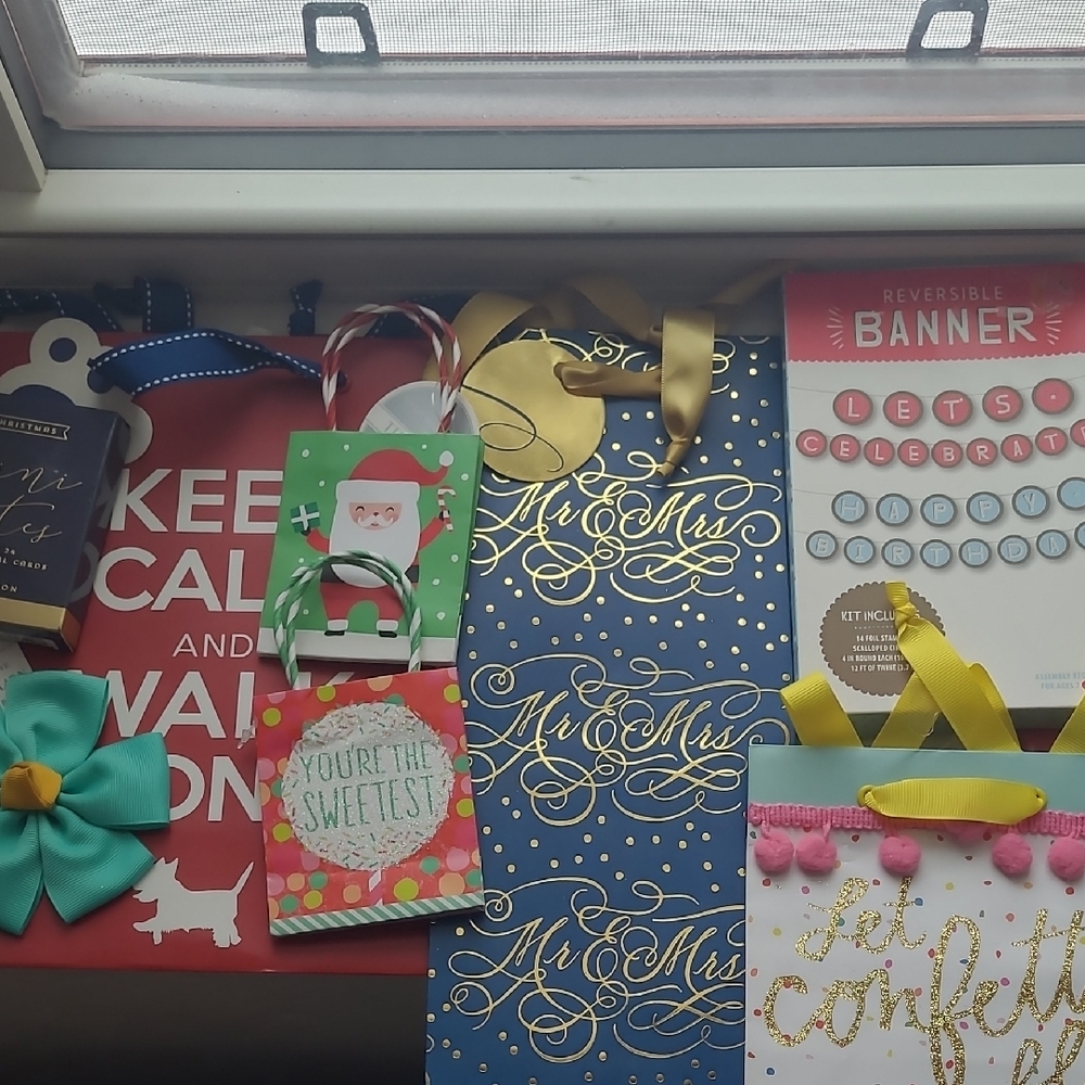 Holiday Gift Bags & Accessories Bundle